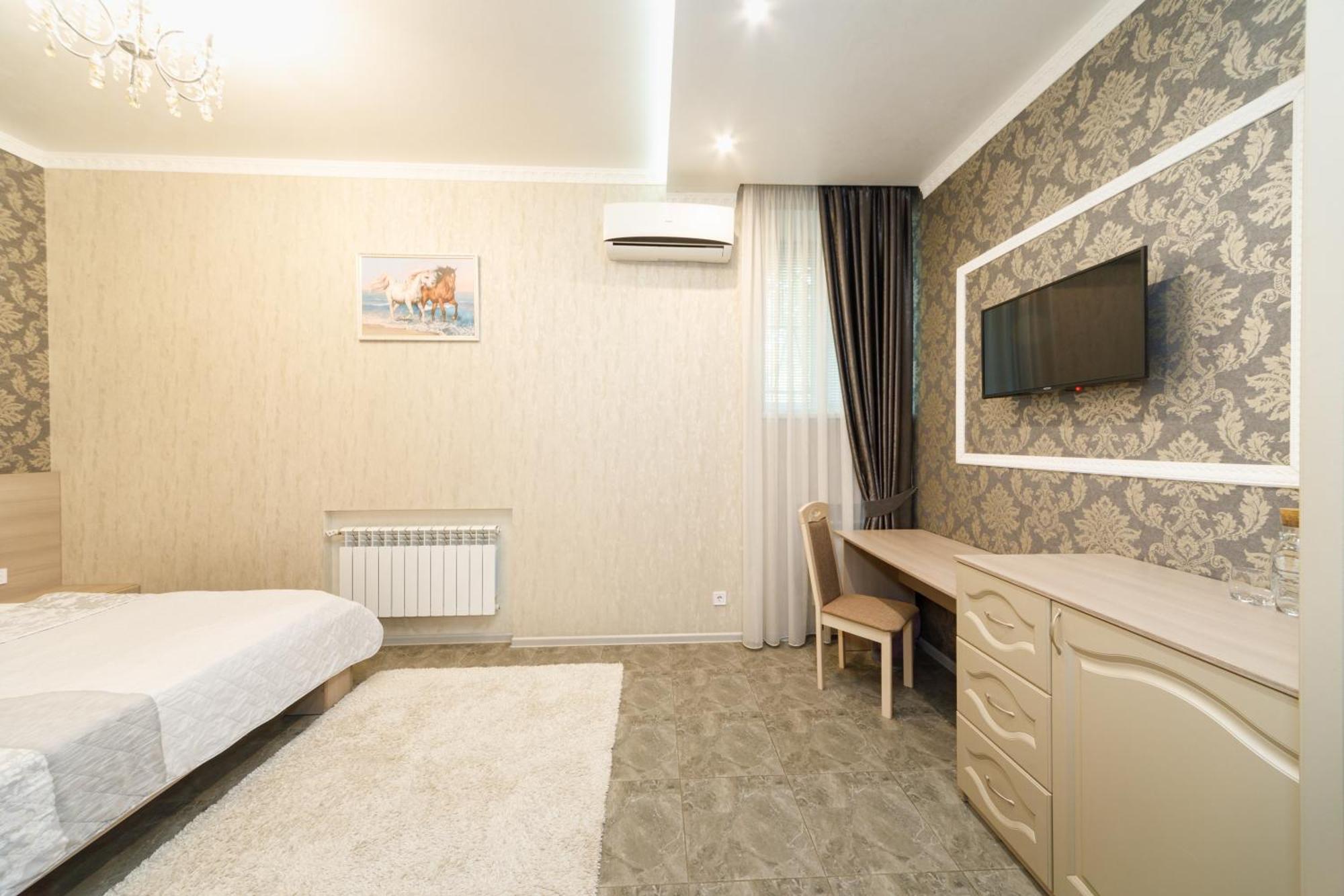 L.O.Y Family Hotel Dnipro Eksteriør billede