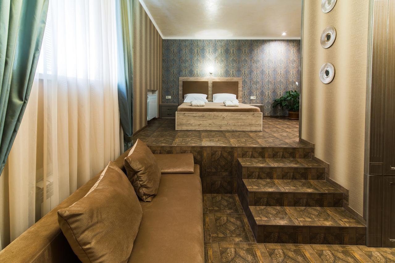 L.O.Y Family Hotel Dnipro Eksteriør billede